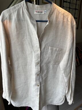 Women’s linen botton down